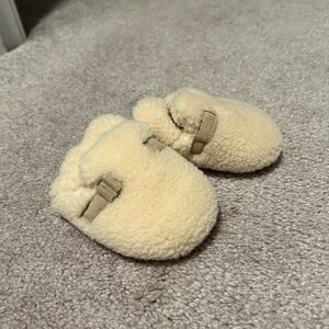 Baby gap fur clogs